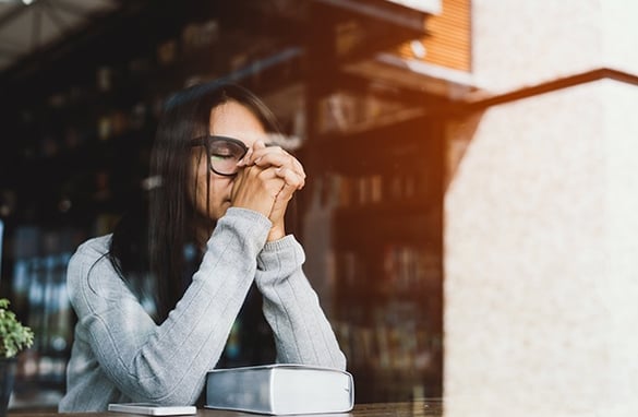 Girl Praying in Coffee Shop | Pure Flix