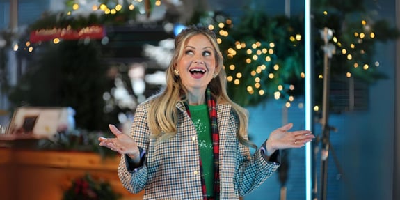 candace cameron bure christmas looking surprised