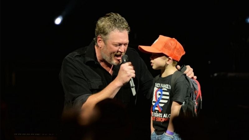 Blake Shelton Belts Out 'God's Country' With 6-Year-Old Fan In Need of ...